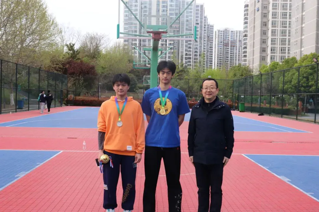 老年篮球爱好者如何练习控卫技巧_0